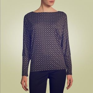 Long sleeve crewneck black and white print top